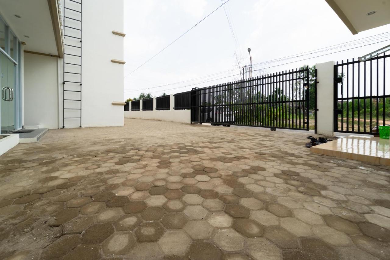 Reddoorz Near Griya Agung Palembang Hotel Talang Kelapa Kültér fotó